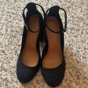 Black round toe heel
